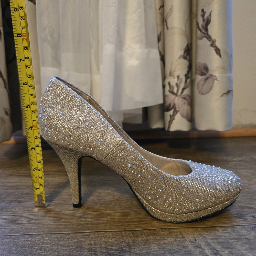 Elegant Gold Glitter "Fireworks" Women's Heels - Picture 7 of 7